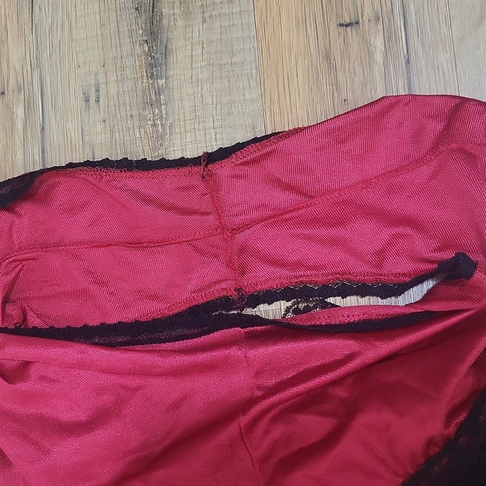 Vtg 80s LADY CAMEO DALLAS Red Nylon Black Lace Nylon Keyhole Front Teddy - Picture 11 of 11